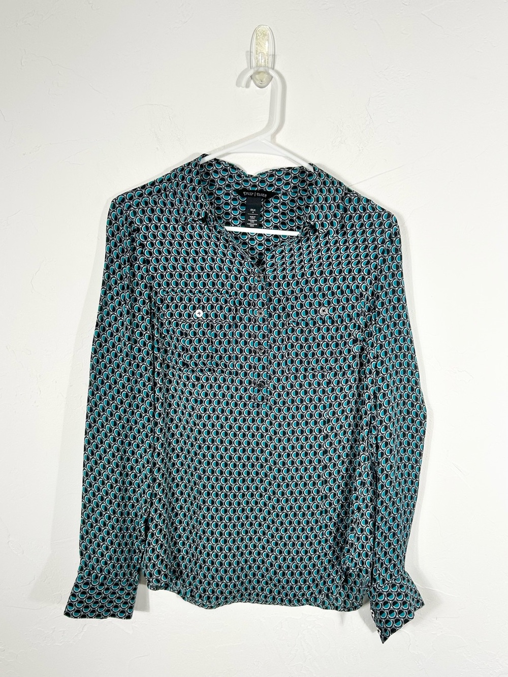 White House Black Market Silk Geometric Tile Print Button Down Blouse Top Size 8